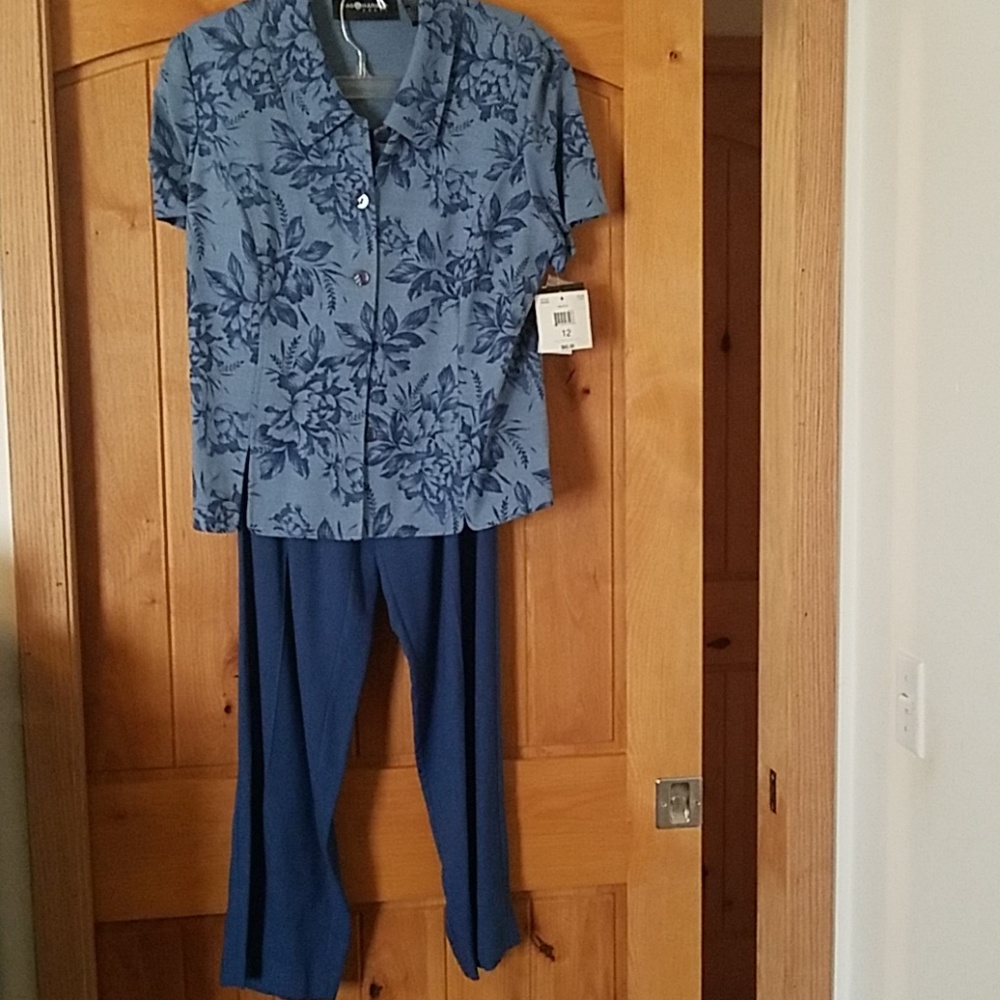 Pant suit